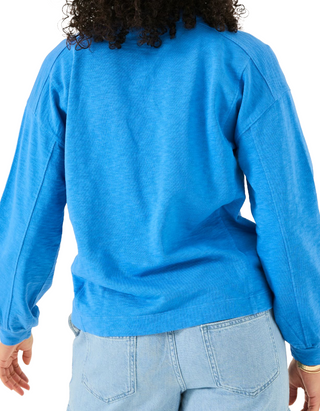 Women's Long Sleeve Gigi  V Neck Sweatshirt in Mid Blue