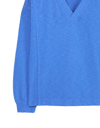 Women's Long Sleeve Gigi  V Neck Sweatshirt in Mid Blue