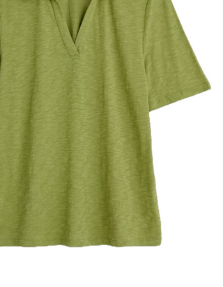 Women's Short Sleeve Owles Point V-Neck Collared T-Shirt in Green