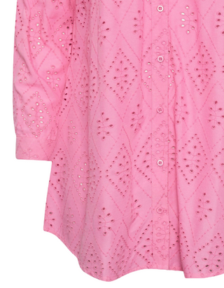 Women's Curve Plus Size Broderie Anglaise Shirt in Pink