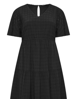 Women's Plus size Curve Textured Tiered Smock Dress in Black