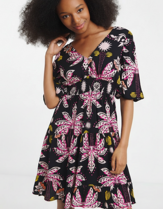 Women's Crinkle Shirred Waist Skater Dress Black And Pink Floral Print